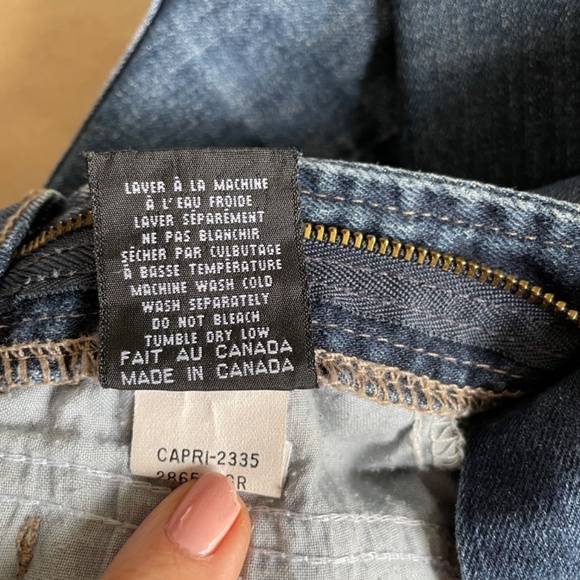 Capris length Jeans.  Made in Canada size 28 - Picture 11 of 11